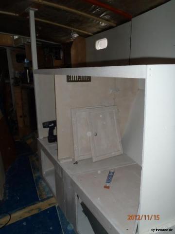 20121115 schrank grundiert 